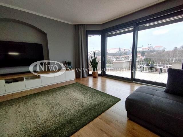 Eladó családi ház, Veszprémben 325 M Ft, 5 szobás
