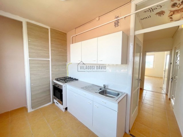 Eladó panellakás, Debrecenben 59.9 M Ft, 3 szobás