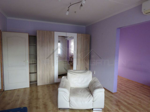 Kiadó panellakás, albérlet, Győrött 175 E Ft / hó, 3 szobás