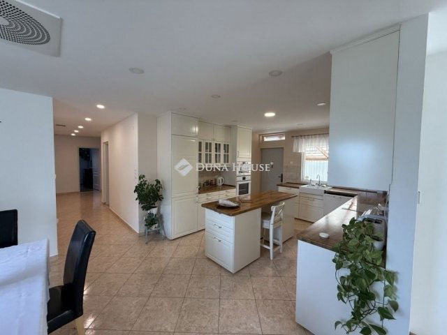 Eladó családi ház, Budapesten, XVII. kerületben 157 M Ft