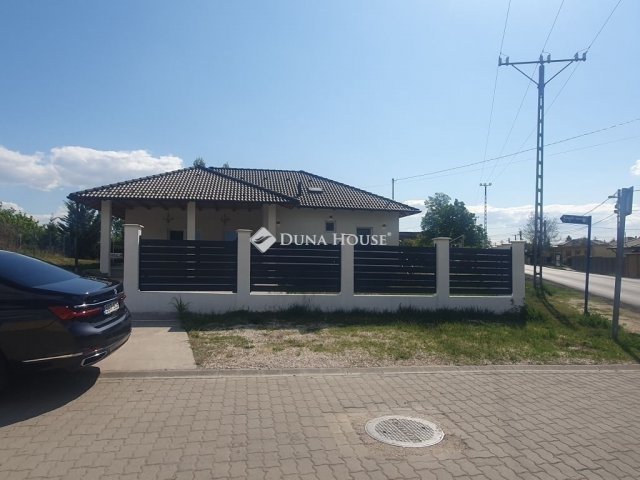 Eladó családi ház, Dunakeszin 119.999 M Ft, 3 szobás