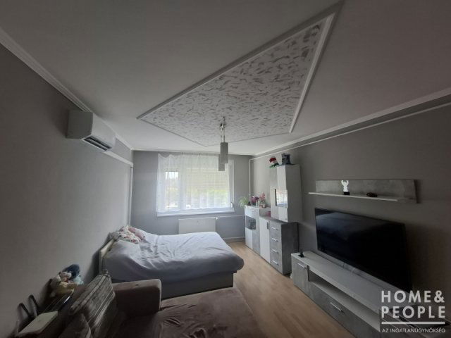 Eladó téglalakás, Szegeden 44 M Ft, 2 szobás