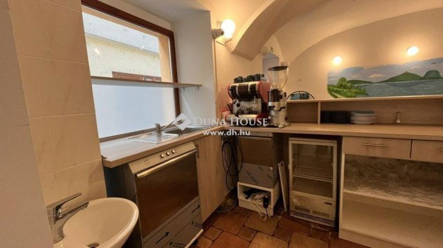 Eladó üzlethelyiség, Szombathelyen 39.4 M Ft