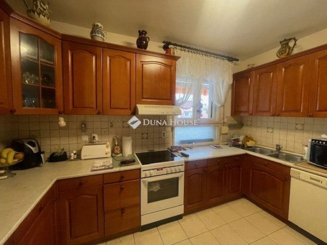 Eladó családi ház, Budapesten, IV. kerületben 129.5 M Ft