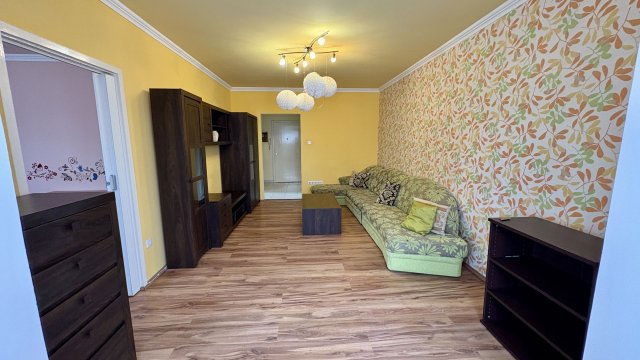 Kiadó panellakás, albérlet, Debrecenben 220 E Ft / hó, 3 szobás