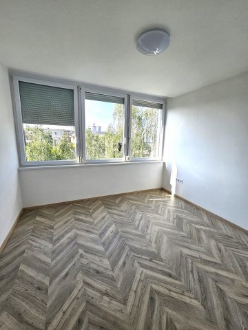 Eladó téglalakás, Pápán 44.9 M Ft, 3 szobás