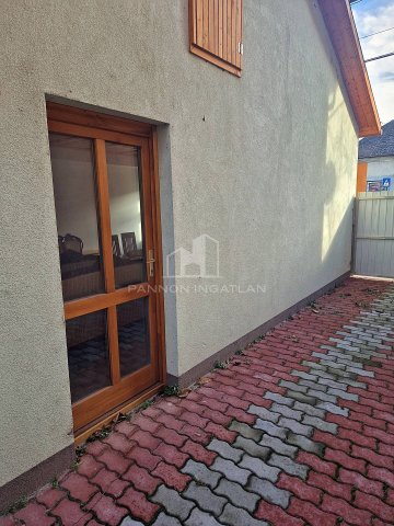 Kiadó üzlethelyiség, Székesfehérvárott 180 E Ft / hó