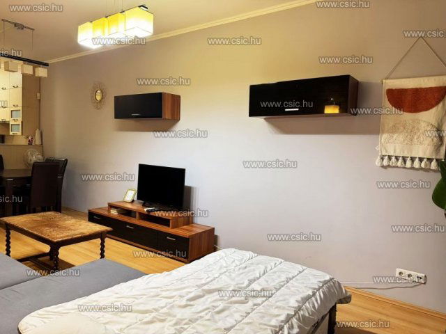 Eladó téglalakás, Budapesten, VII. kerületben 109.9 M Ft