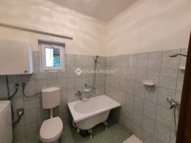 Eladó téglalakás, Vácon 75 M Ft, 2 szobás