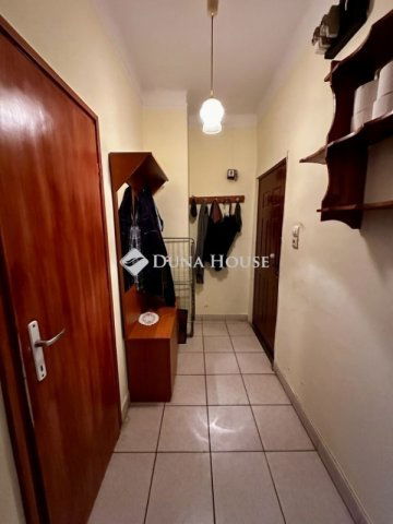 Eladó téglalakás, Komlón 12.7 M Ft, 1 szobás