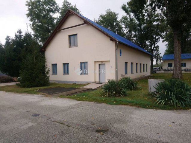 Kiadó iroda, Esztergomban 545 E Ft / hó / költözzbe.hu