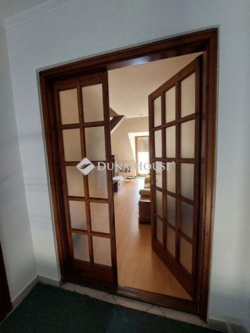 Eladó téglalakás, Baján 99.99 M Ft, 7 szobás