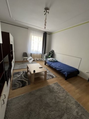 Eladó téglalakás, Várpalotán 36.7 M Ft, 1 szobás