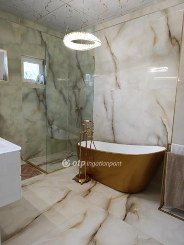 Eladó családi ház, Érden 249.9 M Ft, 10 szobás