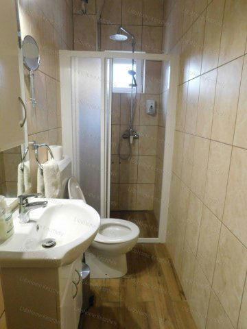 Eladó hotel, Zalakaroson 244 M Ft, 12 szobás