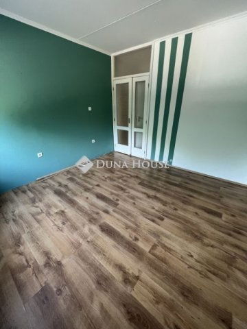 Eladó panellakás, Pécsett 40.9 M Ft, 3 szobás