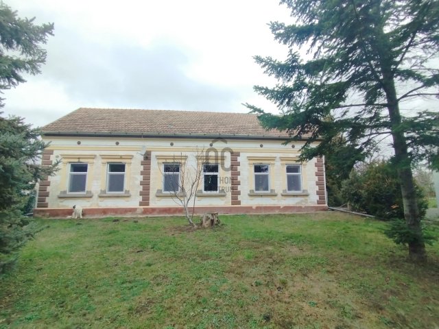 Eladó családi ház, Ádándon 219 M Ft, 5 szobás