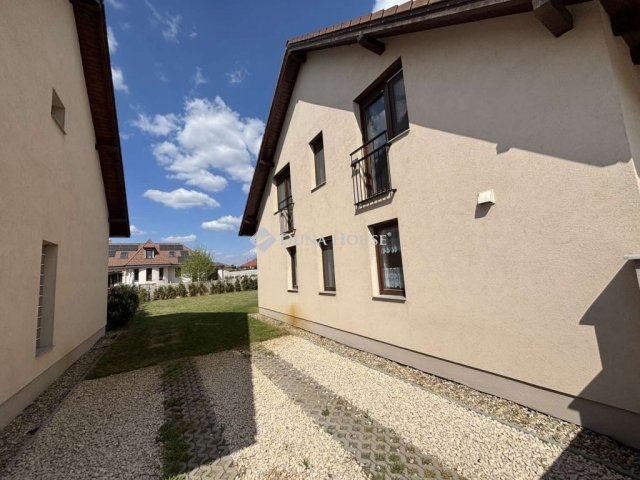 Kiadó ikerház, albérlet, Kecskeméten 490 E Ft / hó, 5 szobás