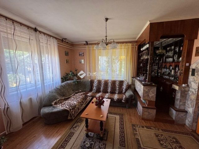 Eladó családi ház, Kecskeméten 99 M Ft, 8 szobás