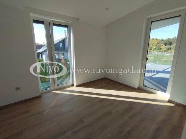 Eladó téglalakás, Veszprémben 175 M Ft, 5 szobás