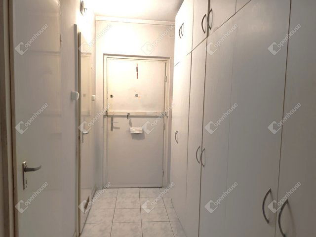 Eladó panellakás, Szegeden 43.99 M Ft, 2 szobás