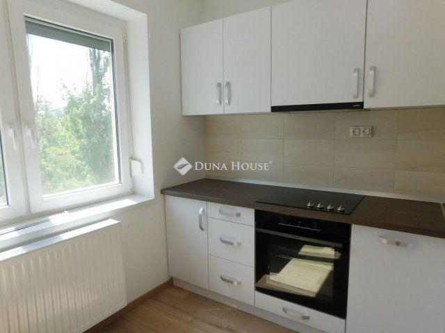 Kiadó panellakás, albérlet, Kecskeméten 180 E Ft / hó, 2 szobás