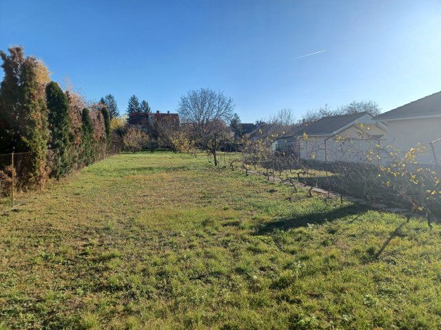 Eladó telek, Győrött, Úttörő utcában 45 M Ft