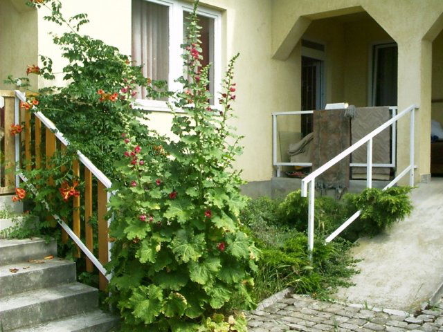 Eladó családi ház, Révfülöpön 240 M Ft, 5 szobás