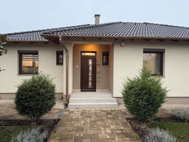 Eladó családi ház, Ballószögön 149.9 M Ft, 4 szobás