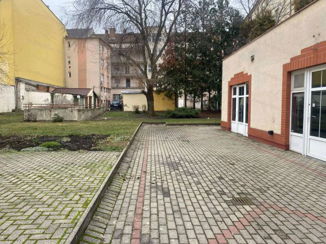 Kiadó üzlethelyiség, Szolnokon 100 E Ft / hó, 1 szobás