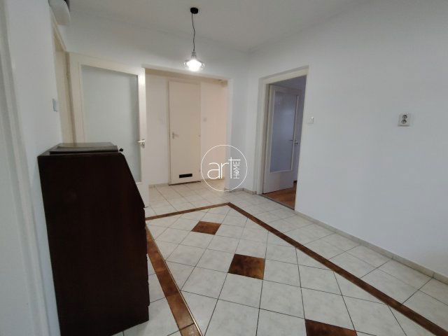 Kiadó téglalakás, albérlet, Szegeden, Kossuth Lajos sugárúton