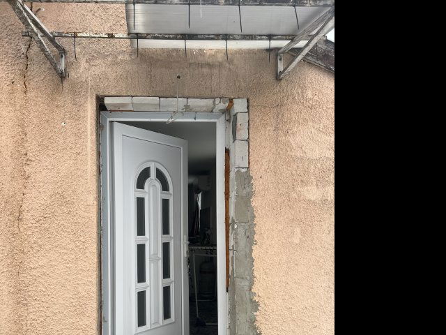 Eladó ikerház, Tatabányán 30 M Ft, 2+1 szobás