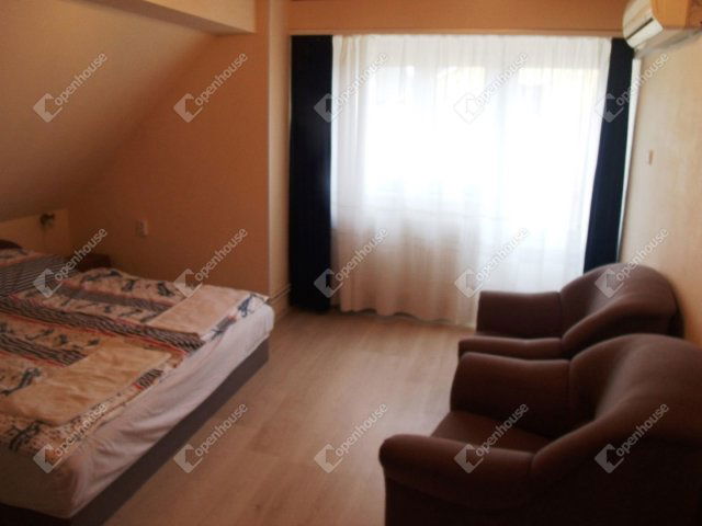 Eladó családi ház, Hévízen 119.9 M Ft, 5 szobás