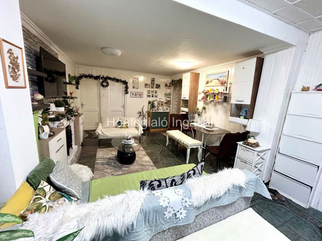 Eladó családi ház, Nyíregyházán 57.5 M Ft, 1+5 szobás