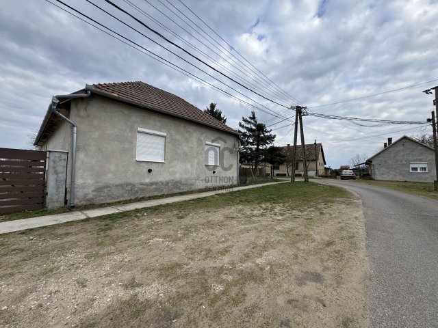 Eladó családi ház, Tengelicén 17.5 M Ft, 3 szobás