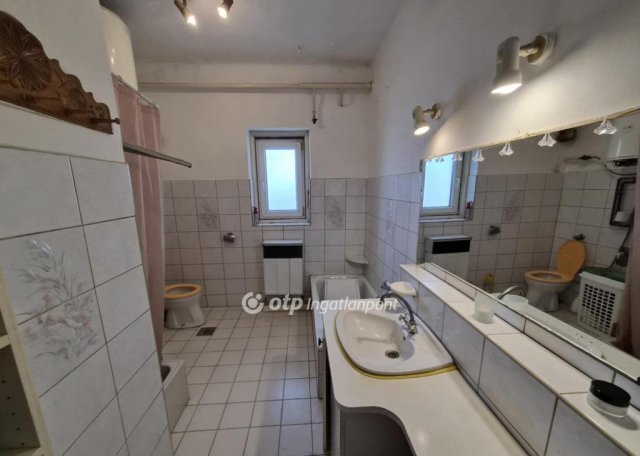 Eladó családi ház, Ercsiben 62.5 M Ft, 4 szobás