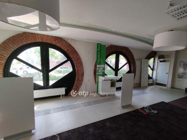 Eladó üzlethelyiség, Pakson 92.4 M Ft / költözzbe.hu