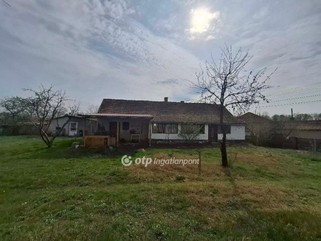 Eladó családi ház, Biharkeresztesen 15 M Ft, 1 szobás