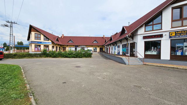 Eladó üzlethelyiség, Vácon, Szent László úton 580 M Ft
