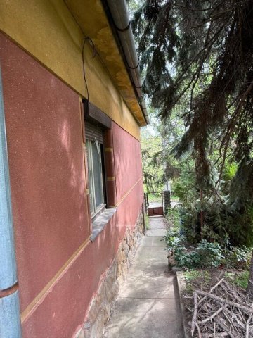 Eladó családi ház, Pécsett 45.2 M Ft, 3 szobás