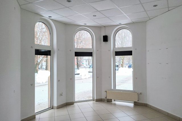 Eladó üzlethelyiség, Dombóváron 33 M Ft, 1 szobás