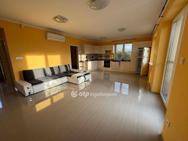 Eladó ikerház, Halásztelken 154 M Ft, 4 szobás