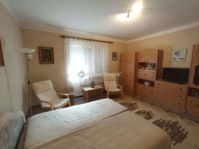 Eladó családi ház, Esztergomban, Matyasovszky utcában 135 M Ft