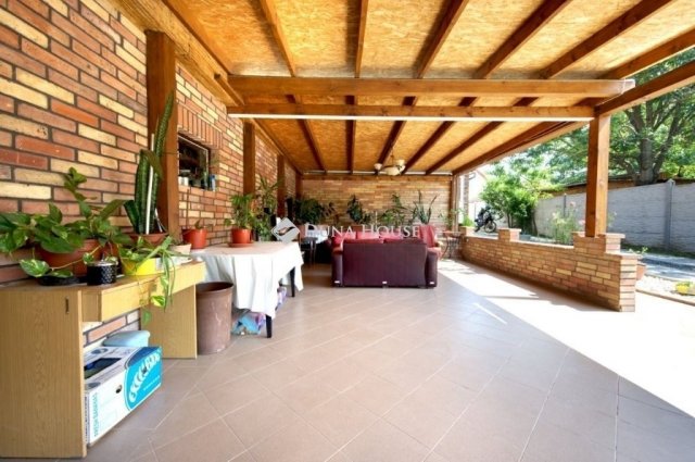 Eladó családi ház, Zsámbékon 179.9 M Ft, 5 szobás