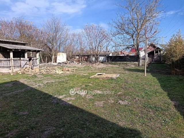 Eladó családi ház, Sárándon 41.5 M Ft, 2 szobás