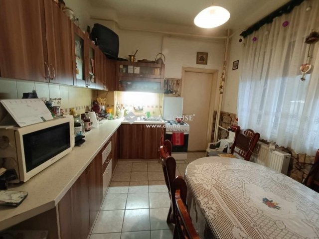 Eladó családi ház, Kunszentmártonban 24.999 M Ft, 5 szobás