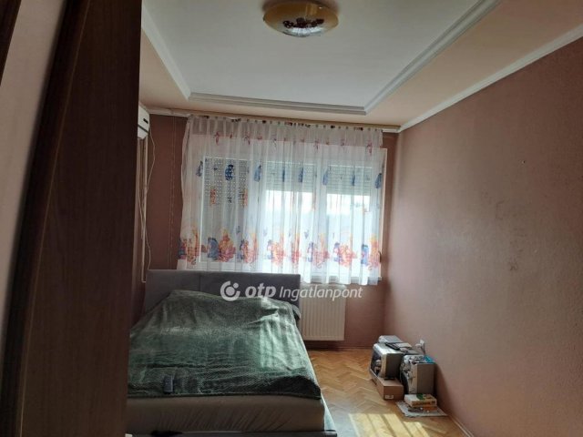 Eladó téglalakás, Gyöngyösön 42.1 M Ft, 2 szobás