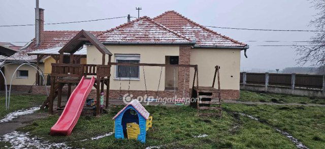 Eladó családi ház, Jászberényben 59.9 M Ft, 4 szobás