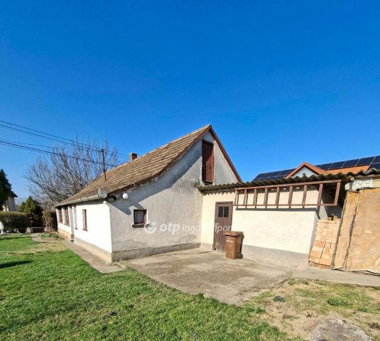 Eladó családi ház, Nagyvenyimen 28 M Ft, 2 szobás