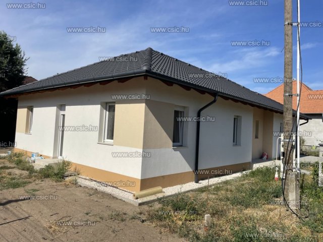 Eladó családi ház, Gödön 149.9 M Ft, 3+2 szobás